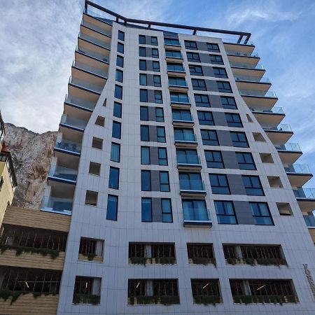 Modern Apartment With Spa And Pool Gibraltar Exteriör bild