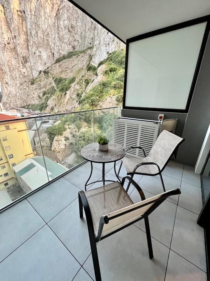 Modern Apartment With Spa And Pool Gibraltar Exteriör bild