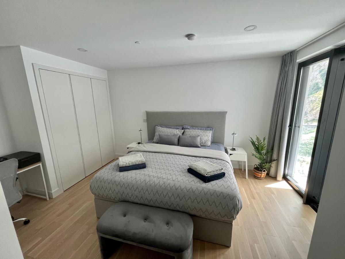 Modern Apartment With Spa And Pool Gibraltar Exteriör bild