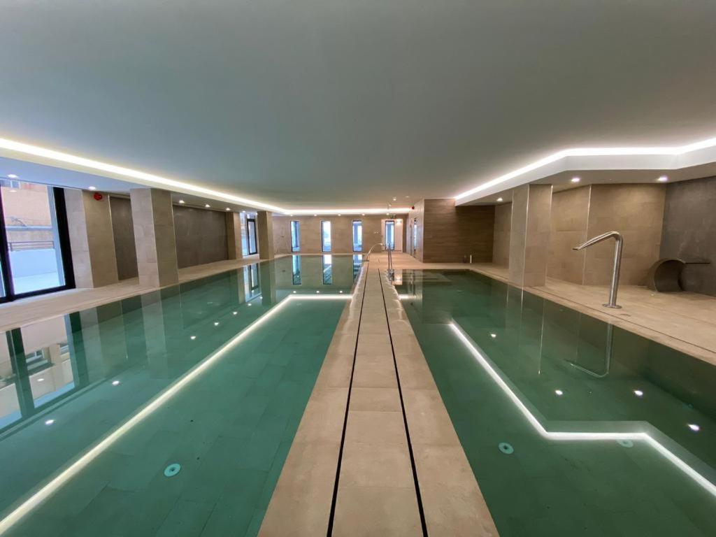 Modern Apartment With Spa And Pool Gibraltar Exteriör bild