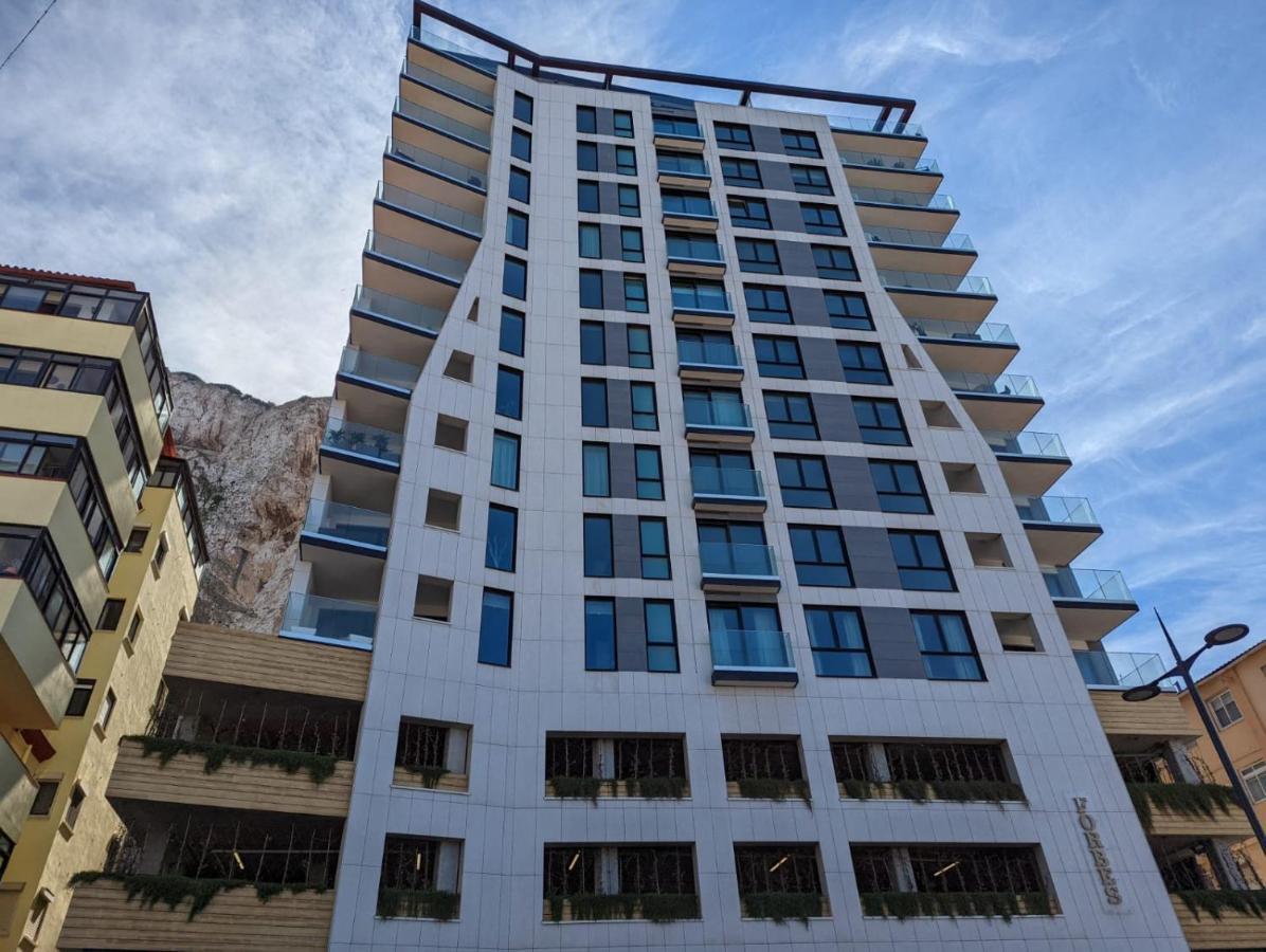 Modern Apartment With Spa And Pool Gibraltar Exteriör bild
